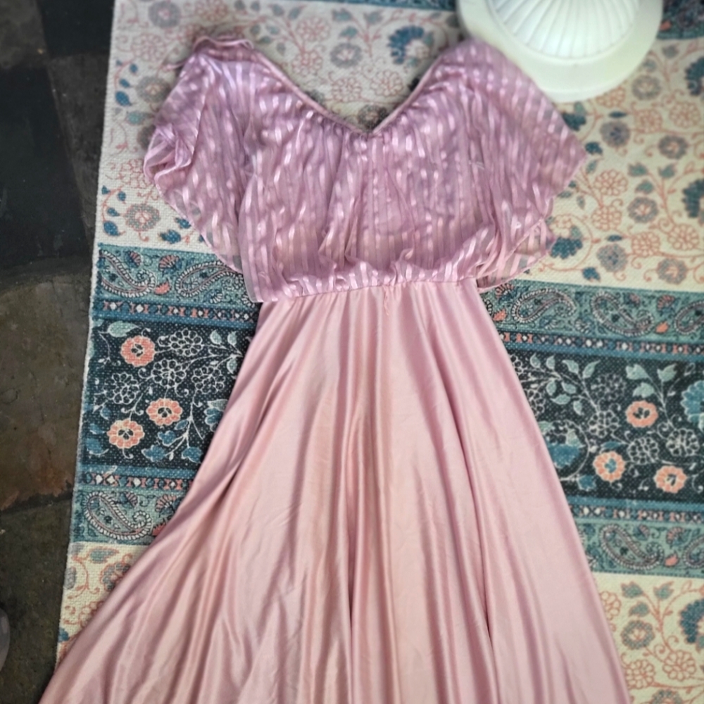 Vintage 1970's Pink Lilac Gown